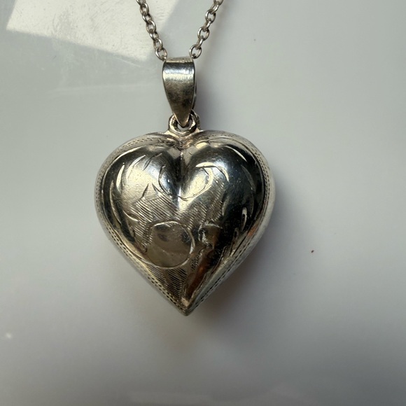 Solid Sterling Vintage Charm w/925 silver necklace 18 inches long 6.5 grams - Picture 6 of 7